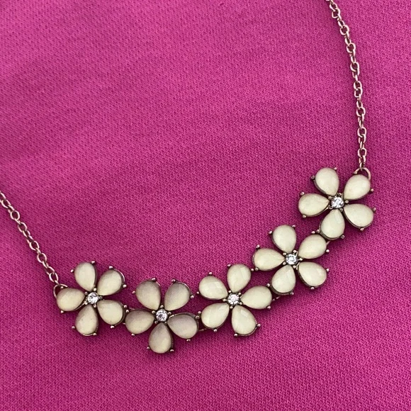 Gold Tone Floral Statement Necklace White Petal Bib 19” Bridal Wedding Guest - Picture 1 of 3